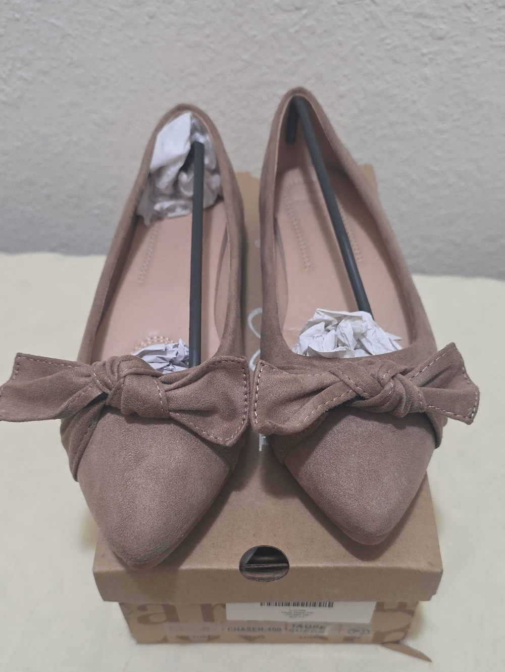 Women’s Pointed Toe Bow Flats in Taupe